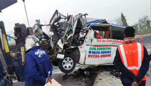 পদ্মা সেতুর জাজিরা প্রান্তে ট্রাক-অ্যাম্বুলেন্স সংঘর্ষে নিহত ৬