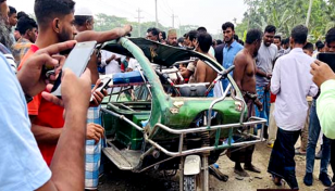 ভোলায় বাস-অটোরিকশার সংঘর্ষে কলেজছাত্রীসহ নিহত ৩