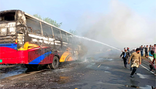 এক্সপ্রেসওয়েতে বাসে আগুন
