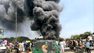 চট্টগ্রামে টায়ার গুদামের আগুন নিয়ন্ত্রণে, ট্রেন চলাচল স্বাভাবিক