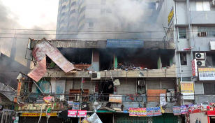 রাজধানীর সায়েন্সল্যাবে ভবনে বিস্ফোরণ, নিয়ন্ত্রণে ৪ ইউনিট