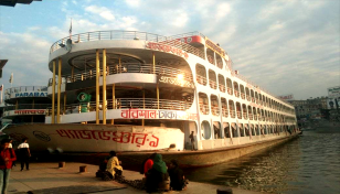 নৌ শ্রমিকদের ধর্মঘট, ভোগান্তিতে যাত্রীরা