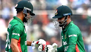 দাপট দেখিয়ে ইংল্যান্ডকে ১৫৯ রানের লক্ষ্য দিলো বাংলাদেশ