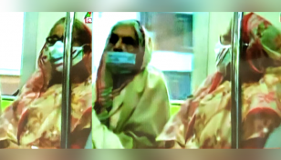 প্রথম যাত্রী হিসেবে টিকিট কেটে মেট্রোরেলে ভ্রমণ করলেন প্রধানমন্ত্রী