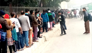 দ্বিতীয় দিনেও দীর্ঘ লাইনে মেট্রোযাত্রীরা