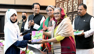 বৈশ্বিক সংকটের মধ্যেও শিক্ষার্থীরা বিনামূল্যে বই পাবে: প্রধানমন্ত্রী