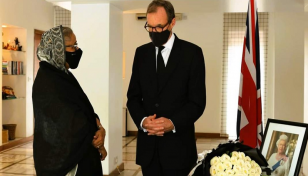 রানির প্রতি শোক জানাতে ব্রিটিশ হাইকমিশনে প্রধানমন্ত্রী