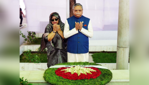 বঙ্গমাতার সমাধিতে রাষ্ট্রপতির শ্রদ্ধা
