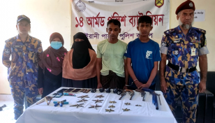 ক্যাম্পে গোলাগুলি: অস্ত্র-গুলিসহ আটক ৪ রোহিঙ্গা