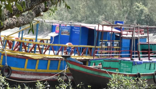 সুন্দরবনে পর্যটকবাহী ট্রলার চলাচল নিষিদ্ধ
