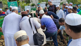 শহীদ বুদ্ধিজীবী কবরস্থানে চিরনিদ্রায় শায়িত আকবর আলি খান