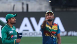 ফাইনালে টস জিতে ফিল্ডিংয়ে পাকিস্তান