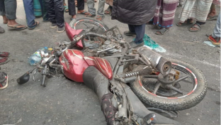 বাস-ট্রাকের মাঝে পড়ে প্রাণ গেল ৩ মোটরসাইকেল আরোহীর
