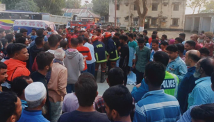 নাটোরে বাসচাপায় এক পরিবারের নিহত ৩