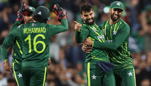 দাপুটে জয়ে বিশ্বকাপে টিকে রইলো পাকিস্তান