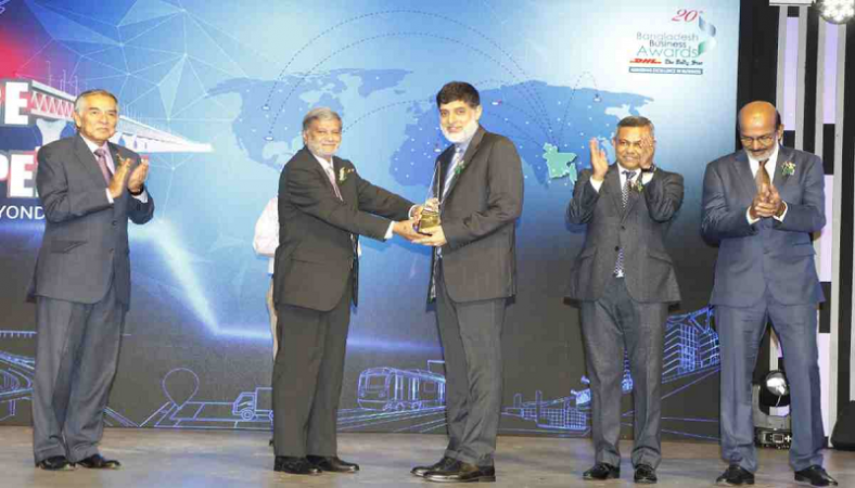 ‘বাংলাদেশ বিজনেস অ্যাওয়ার্ড’ পেল প্রাণ-আরএফএল