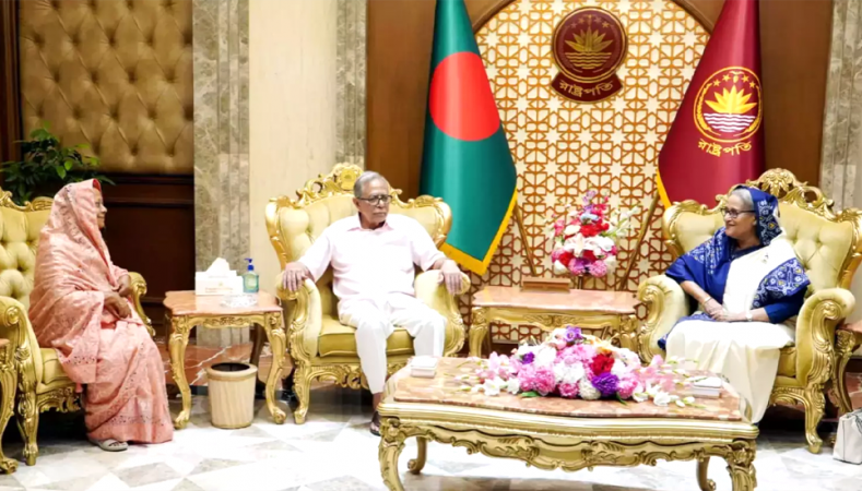 রাষ্ট্রপতির সঙ্গে প্রধানমন্ত্রীর সৌজন্য সাক্ষাৎ