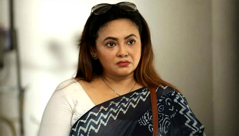 চঞ্চলকে দেখে শ্রীলেখা বললেন ‘কুছ কুছ হোতা হ্যায়’