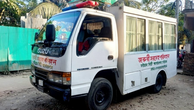 টাকার ভাগ নিয়ে দ্বন্দ্ব, ২ দিন অ্যাম্বুলেন্সে বাবার লাশ