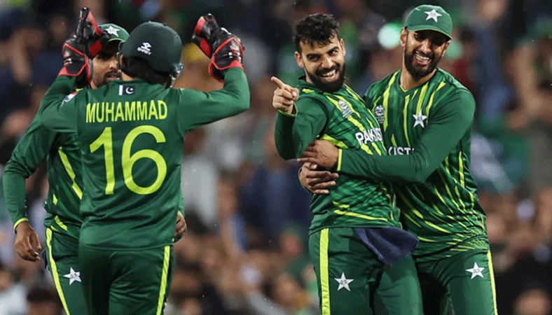 দাপুটে জয়ে বিশ্বকাপে টিকে রইলো পাকিস্তান