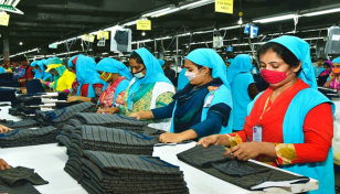 পোশাক রপ্তানিতে আয় কমেছে