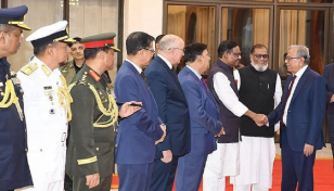 সিঙ্গাপুর থেকে দেশে ফিরেছেন রাষ্ট্রপতি