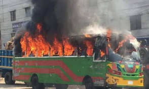 যাত্রী সেজে বাসে উঠে আগুন