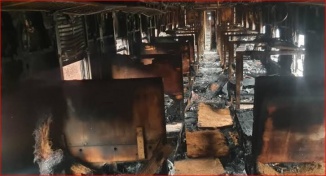 পাবনায় দাঁড়িয়ে থাকা ট্রেনে আগুন
