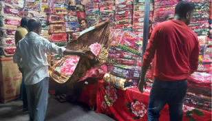 শীতে বেড়েছে গরম কাপড়ের বিক্রি