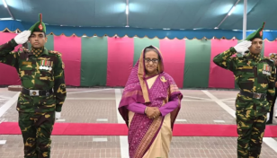 টুঙ্গিপাড়ায় বঙ্গবন্ধুর সমাধিতে প্রধানমন্ত্রীর শ্রদ্ধা 