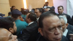 সুপ্রিম কোর্ট বারের নির্বাচনে গণ্ডগোলের ঘটনায় শতাধিক আইনজীবীর বিরুদ্ধে মামলা