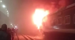 তেজগাঁওয়ে ট্রেনে আগুনের ঘটনায় মামলা