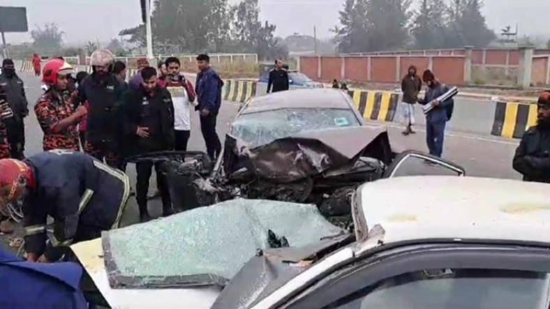নারায়ণগঞ্জে দুই প্রাইভেটকারের মুখোমুখি সংঘর্ষে নিহত ৩