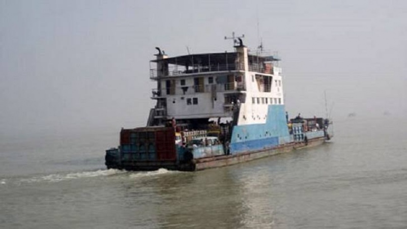 ৬ ঘণ্টা পর শরীয়তপুর-চাঁদপুর রুটে ফেরি চলাচল শুরু