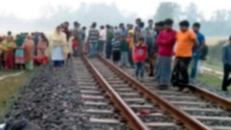ট্রাকে ট্রেনের ধাক্কায় নিহত ২