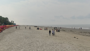 ঘূর্ণিঝড় মোখার কারণে পর্যটক নেই কুয়াকাটায়