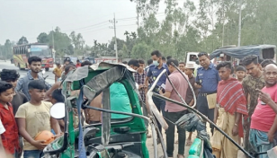 গাইবান্ধায় বাস-অটোরিকশা সংঘর্ষে নিহত ৪