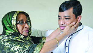 ‘চ্যালেঞ্জ’ নিতে যাচ্ছেন জাহাঙ্গীর, সঙ্গে আছেন মা