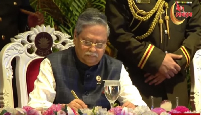 রাষ্ট্রপতির দায়িত্ব বুঝে নিলেন মো. সাহাবুদ্দিন