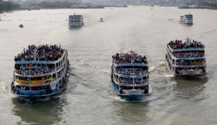 ৬০ ঘণ্টা পর চাঁদপুর নৌরুটে লঞ্চ চলাচল শুরু