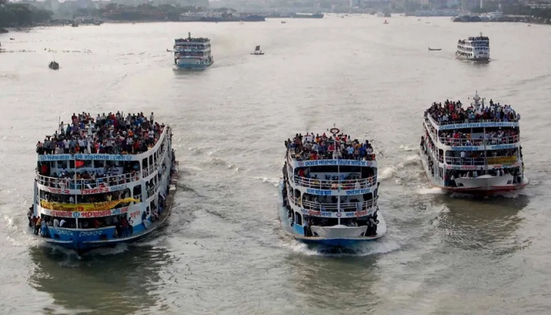 ৬০ ঘণ্টা পর চাঁদপুর নৌরুটে লঞ্চ চলাচল শুরু