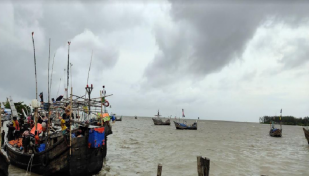 মাছ ধরায় নিষেধাজ্ঞা শুরু