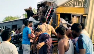 মহারাষ্ট্রে বাস-ট্রাক সংঘর্ষে নিহত ৭, আহত ১৩