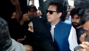 জামিন পেলেন ইমরান খান ও তার স্ত্রী বুশরা