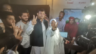 ছেলেকে নিয়ে ভোট দিয়ে যা বললেন জায়েদা খাতুন