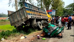 মহাসড়কে ট্রাকচাপায় সিএনজির এক যাত্রী নিহত, আহত ৪