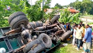 ট্রাকের ধাক্কায় মাইক্রোবাসের দুই যাত্রী নিহত, আহত ৭ 