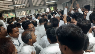 তারেক-জেবায়দার মামলা: বিচারকের সামনে আইনজীবীদের হাতাহাতি