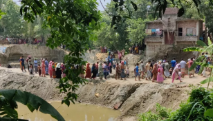 ফরিদপুরে নির্মাণাধীন সেতুর মাটি ধসে ৩ জনের মৃত্যু