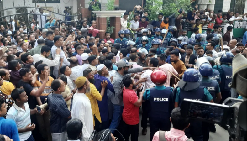 খুলনায় পুলিশের সঙ্গে বিএনপি নেতাকর্মীদের সংঘর্ষ, আহত ৩০